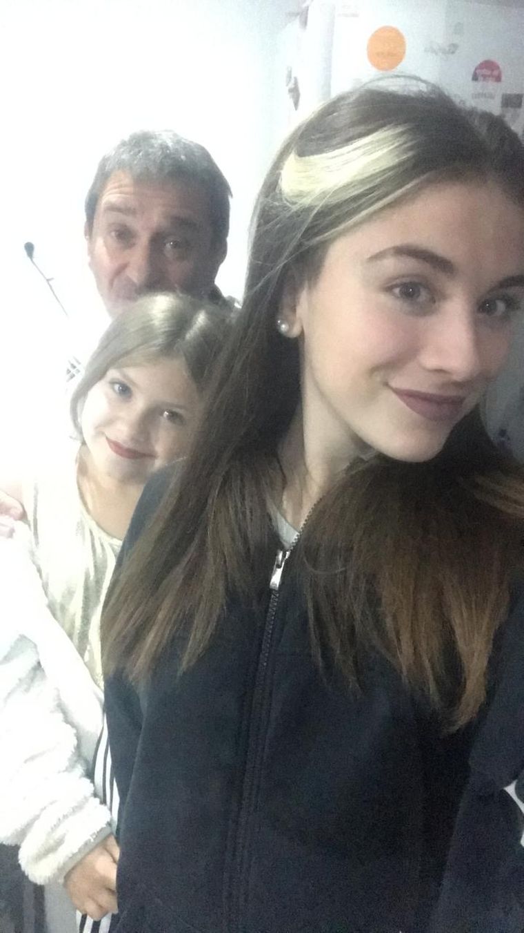 Roberto Reale junto a sus hijas: Nerina y Martina.