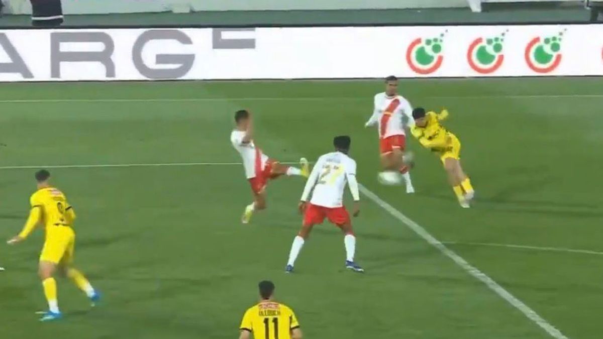 Video: el increíble golazo de rabona de afuera del área que ya es candidato al premio Puskás