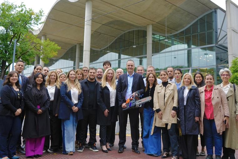 La foto de Manuel Adorni y Karina Milei con un duro mensaje para el PRO porteño Foto: X / La Libertad Avanza