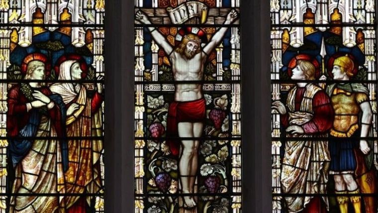 Omitiendo la religiosidad derivada de su figura, Jesucristo fue un condenado político.