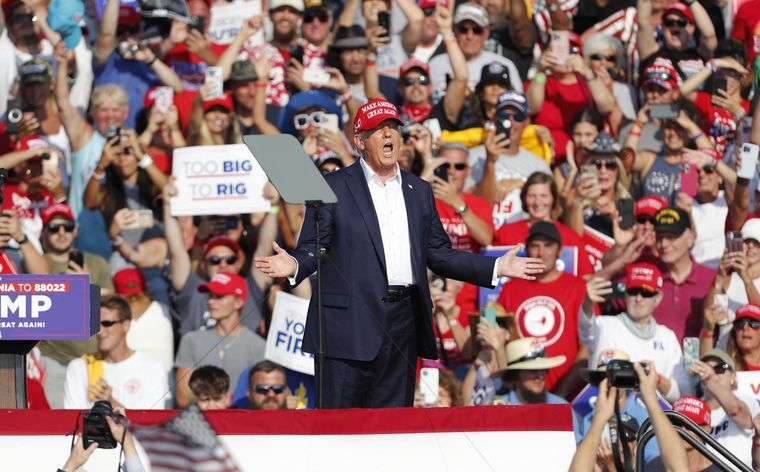 Trump minutos antes de los disparos Foto: EFE/EPA/DAVID MAXWELL