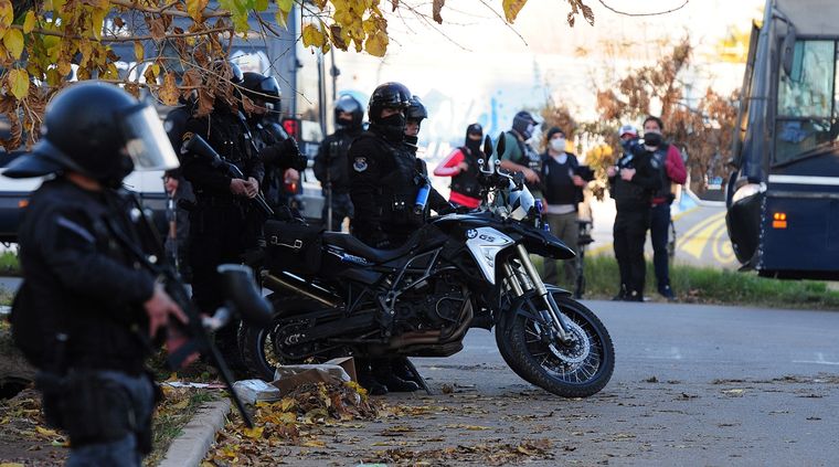 Tensión Los operativos buscan desarticular una organización dedicada al comercio de estupefacientes. Foto: ALF PONCE / MDZ