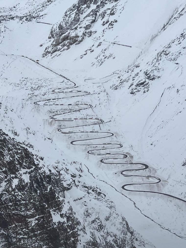 A pesar de lo que Alberto Fernández cree, el serpenteo para cruzar de uno y otro lado de la cordillera es inevitable. Foto: Gentileza