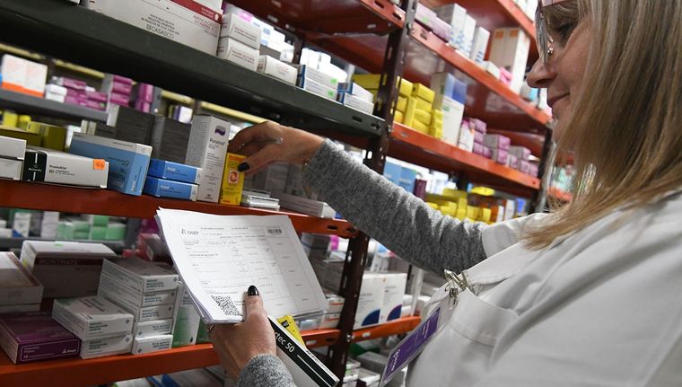 Mientras la inflación general supera el 47% interanual, los medicamentos aumentaron solo un 31,6%. Foto: Santiago Tagua/MDZ
