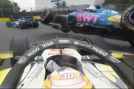 Gasly sufrió un impactante accidente en el inicio de la carrera en Miami. Gasly sufrió un impactante accidente en el inicio de la carrera en Miami.