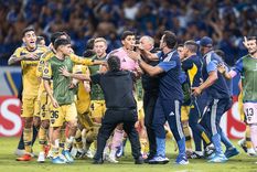 El duelo entre Boca y Cruzeiro terminó de manera escandalosa en Belo Horizonte.