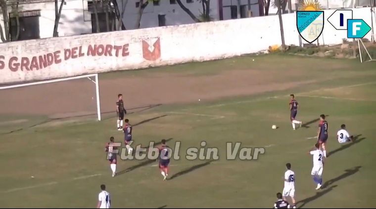 Insólito lo ocurrido en el partido entre Tucumán Central y Famaillá en el fútbol tucumano.