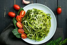 Tallarines con pesto de rúcula Una receta simple y deliciosa en pocos minutos Foto: Shutterstock