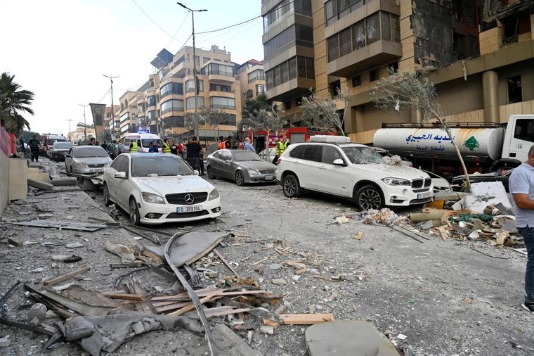 Daños causados por los ataques aéreos israelíes, en el suburbio sur de Beirut, en el Líbano. Foto: EFE/Wael Hamzeh