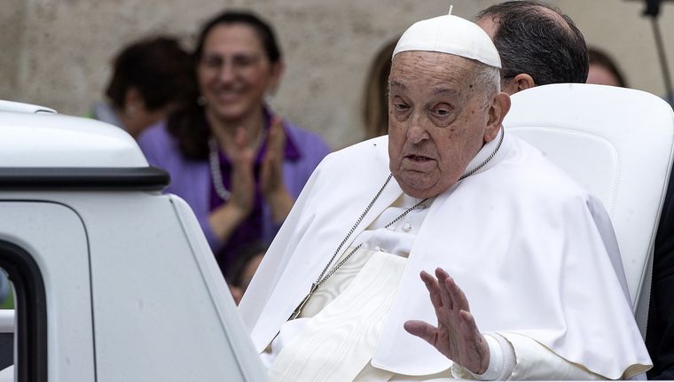 Los católicos se despiden de su papa. Foto: EFE