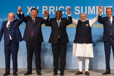 Los presidentes de Brasil, China, Sudáfrica, India y el ministro de Asuntos Exteriores ruso reunidos en Sudáfrica en 2023.