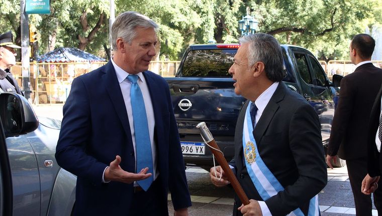 Alejandro Molero junto a Alfredo Cornejo en la Asamblea Legislativa. Foto: Santiago Tagua/MDZ