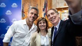 Martín Menem, Patricia Bullrich y Diego Santilli festejan en el Senado Martín Menem, Patricia Bullrich y Diego Santilli festejan en el Senado