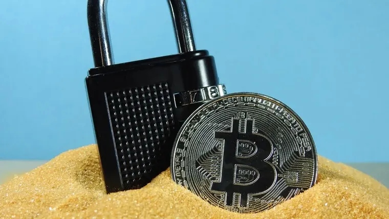 El reciente hackeo que provocó el robo de más de 2.000 bitcoins.