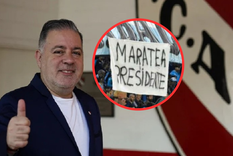 Los hinchas de Racing se burlaron de Independiente con una bandera sobre Santiago Maratea Los hinchas de Racing se burlaron de Independiente con una bandera sobre Santiago Maratea