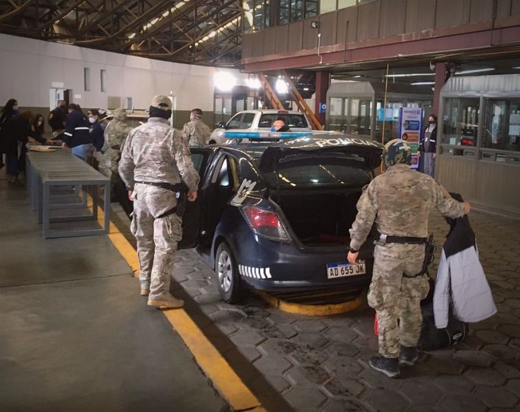 Frontera Los efectivos locales lo fueron a buscar al límite entre ambos países.