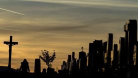 Varias decenas de tumbas han sido profanadas en Austria, el robo sería el motor. Foto Efe Varias decenas de tumbas han sido profanadas en Austria, el robo sería el motor. Foto Efe