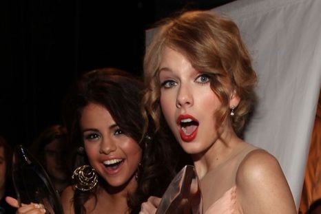 Selena Gomez protagonizó un incómodo momento en los Globo de Oro. Foto: Getty Images