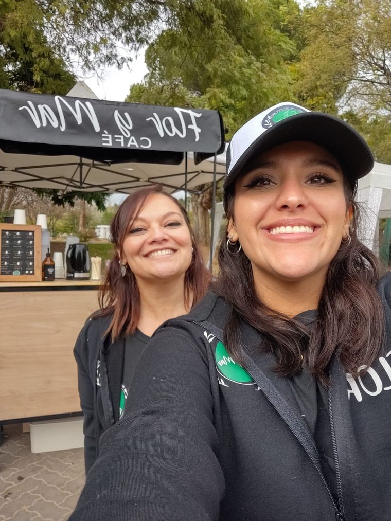Flor y Mar son las creadoras de Café Flor y Mar. Festejamos junto a ellas el día del amigo. Foto: Flor