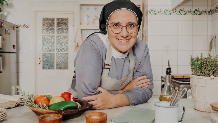 La Hermana Verónica tiene una personalidad fresca, genuina y cálida. La Hermana Verónica tiene una personalidad fresca, genuina y cálida.