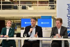 El jefe de Gobierno, Jorge Macri, hizo el anuncio acompañado por la vicejefa de Gobierno Clara Muzzio y el titular del Banco Ciudad, Guillermo Laje. Foto: NA