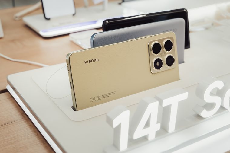 Potencia y conectividad: Dimensity 8300 Ultra, 12 GB de RAM, 512 GB, 5G y eSIM para uso intensivo sin compromisos. Potencia y conectividad: Dimensity 8300 Ultra, 12 GB de RAM, 512 GB, 5G y eSIM para uso intensivo sin compromisos.