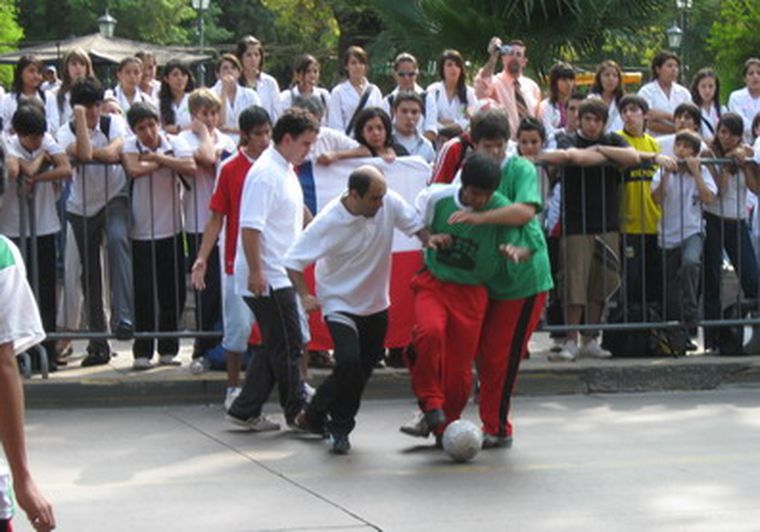 Instantánea de uno de los momentos del partido entre Salta y Chile.