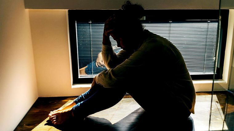 Compartir información personal confidencial puede generar estrés e incluso conducir a la violencia. Compartir información personal confidencial puede generar estrés e incluso conducir a la violencia.