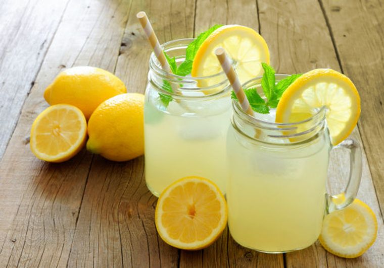 Una receta fácil para preparar la limonada más exquisita. Una receta fácil para preparar la limonada más exquisita.