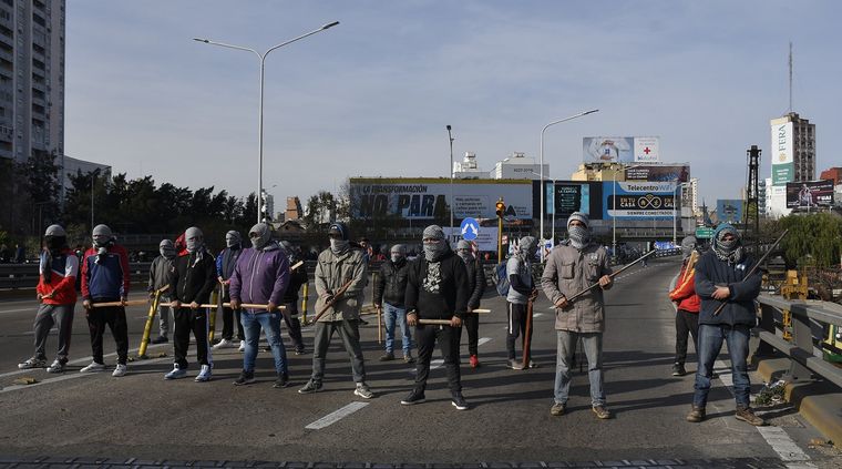 Los cortes de calles y los piquetes se instucionalizaron como una forma de protesta que no respeta los derechos de los demás cuidadanos Foto: TELAM