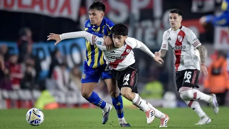 Lucas Silva, que todavía no firmó su primer contrato profesional en River, se perfila como titular para la final con Belgrano.