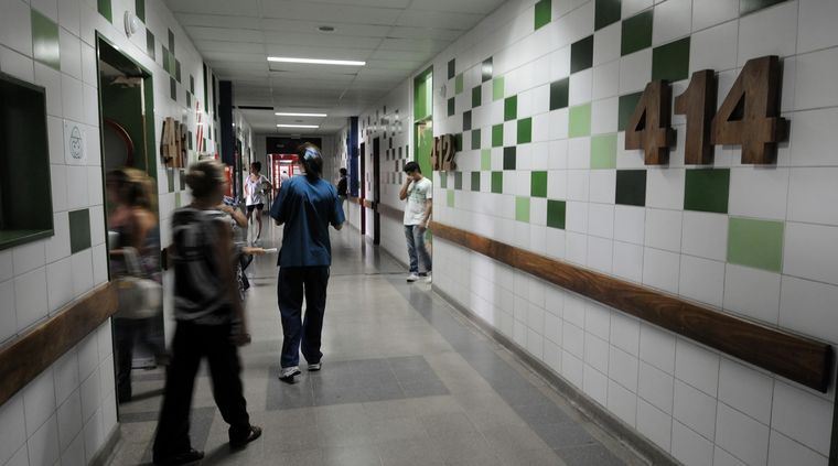 La periodista está aislada en el Hospital Central a la espera de los resultados que confirmen o descarten que tenga coronavirus