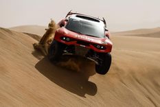 Orly Terranova sortea una duna. Foto: @BRaidXtreme Orly Terranova sortea una duna. Foto: @BRaidXtreme