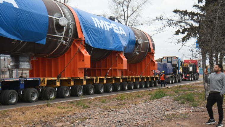 Comenzó el megaoperativo para trasladar el reactor de IMPSA.