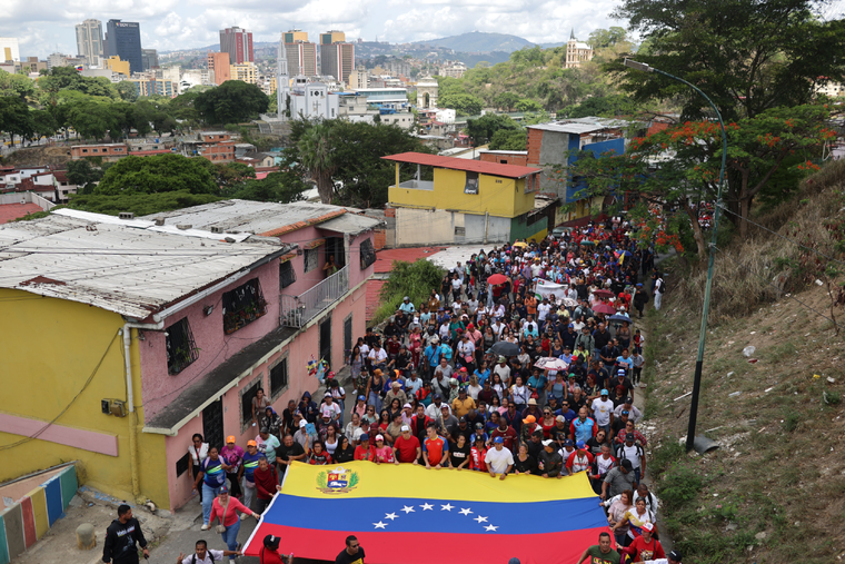 Los seguidores de Hugo Chávez también marcharon este 28 de julio en Caracas para conmemorar su natalicio.