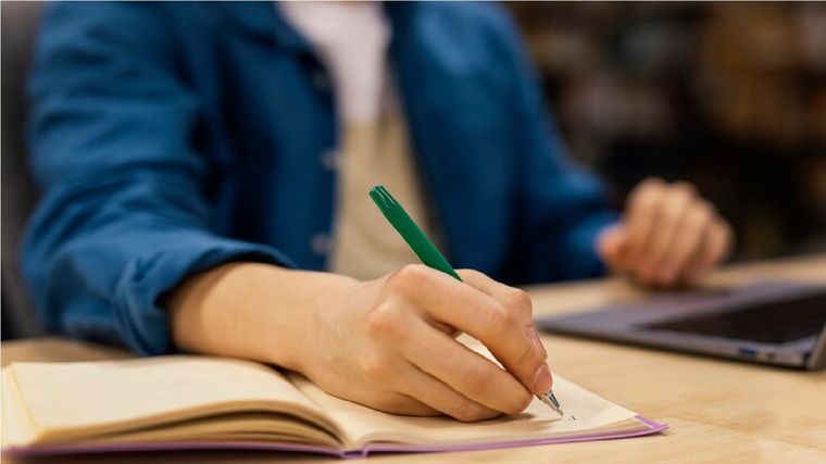 ANSES asegura que a partir de febrero los estudiantes que no cumplan con los requisitos, dejarán de cobrar el Progresar. Foto: Freepik