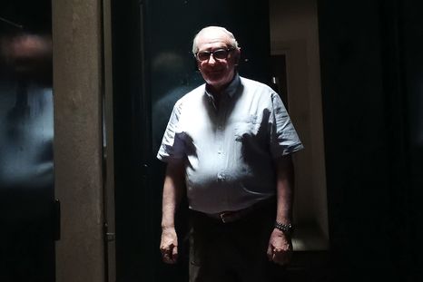 Eugenio en algunas de las celdas del ex D2. Sólo en una de ellas entra luz. En las demás no sabías si era de noche o de día. ¿El objetivo? Perder la noción del tiempo, romper con el ciclo circadiano como parte de la tortura. Eugenio en algunas de las celdas del ex D2. Sólo en una de ellas entra luz. En las demás no sabías si era de noche o de día. ¿El objetivo? Perder la noción del tiempo, romper con el ciclo circadiano como parte de la tortura.