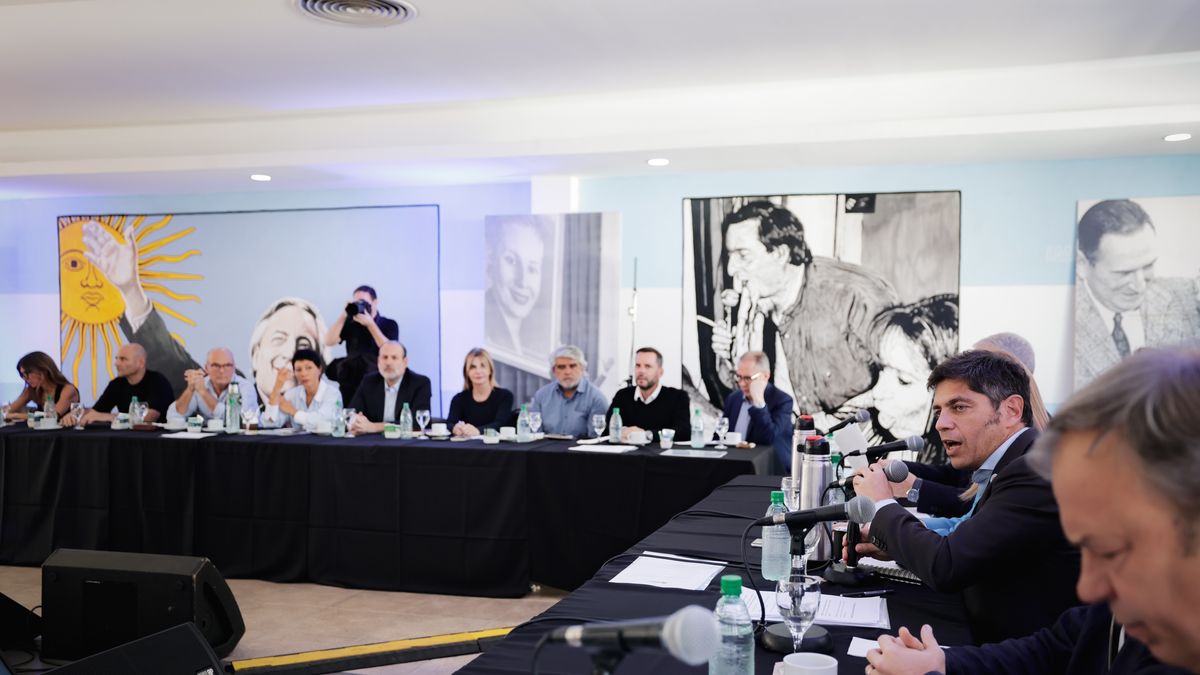 Mientras Kicillof asumió en el PJ bonaerense, su antecesor, Máximo Kirchner, armó su propia fiesta