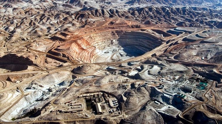 La minería es una actividad clave en varias provincias argentinas, genera más de US$ 3000 millones en exportaciones y es vital para creación de empleo en zonas alejadas de los grandes centros urbanos. Foto: Wall Street Magazine.