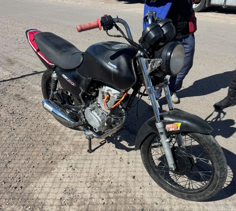 Motocicleta Zanella RX 150 cc retenida por falta de documentación y por circular sin las condiciones de seguridad exigidas.
