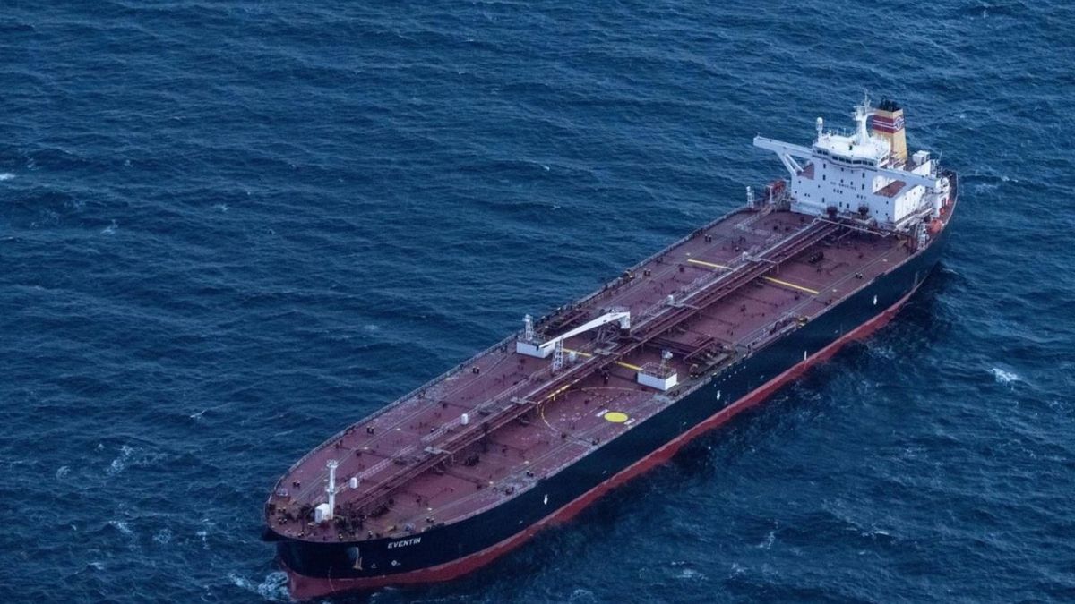 Estados Unidos intercepta y aborda un buque con petróleo de Irán en el Índico