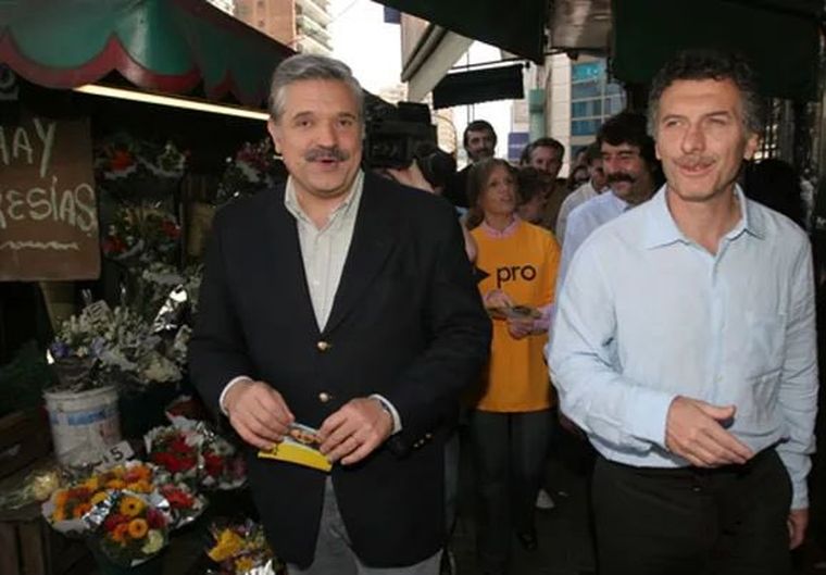 La foto de Mauricio Macri con bigote que compartió López Murphy para La foto de Mauricio Macri con bigote que compartió López Murphy para
