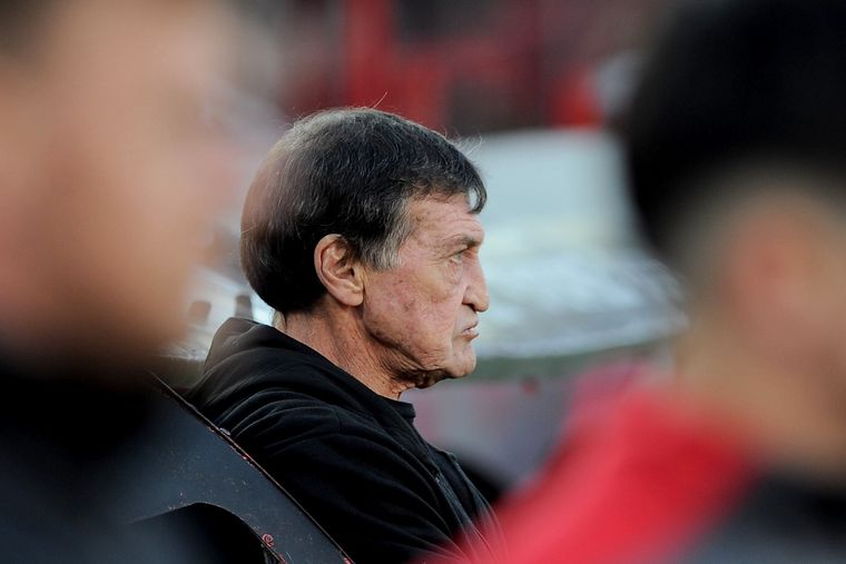 Falcioni se va de Independiente. Foto: Télam