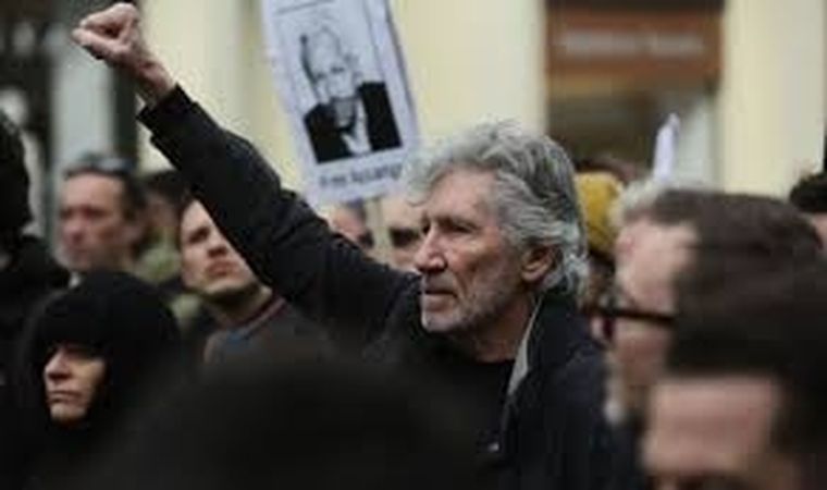 El exintegrante de Pink Floyd, Roger Waters, es una de las personalidades que apoyan al australiano Julian Assange.