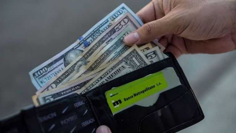 El dólar cae por sexta jornada consecutiva. El dólar cae por sexta jornada consecutiva.