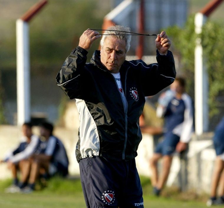 Además de Russo, hubo otros 5 técnicos argentinos que fallecieron mientras dirigían un equipo. Foto: Archivo