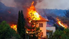 La lava del volcán ha destruido varias casas en pueblos cercanos al Parque Nacional de Cumbre Vieja. Foto: Reuters