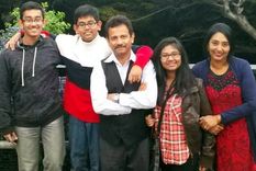 Farhan y Tanvir Towhid, su padre, su hermana y su madre. Foto: Bangladesh Association Of North Texas.