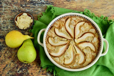 Clafoutis de peras: receta del postre francés que enamora bocado a bocado.