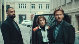 Disponible en Netflix, Unfamiliar tiene 6 episodios y apuesta por un thriller de espionaje que también pone el foco en los secretos de pareja. Disponible en Netflix, Unfamiliar tiene 6 episodios y apuesta por un thriller de espionaje que también pone el foco en los secretos de pareja.